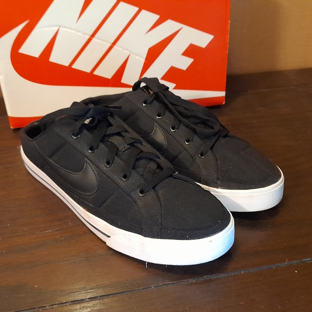 Women's Nike Court Legacy Mule Shoes